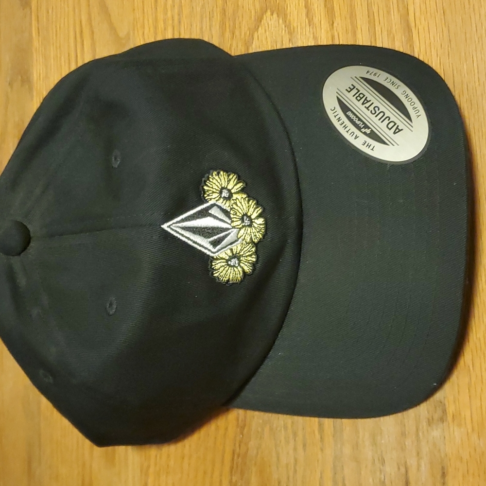 Volcom Hat - Picture 2 of 7